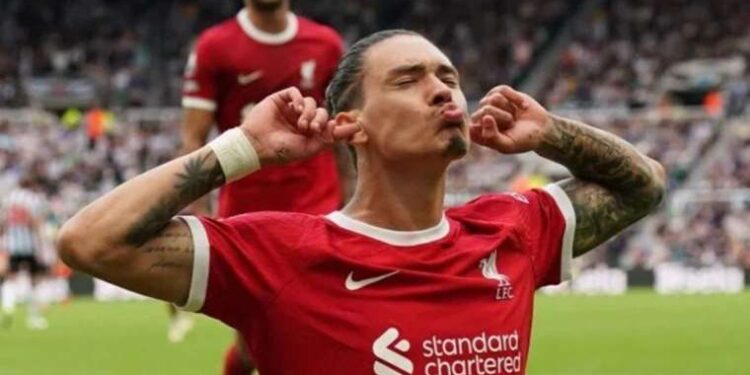 Liverpool, 10 kişi kaldığı maçta Newcastle United'ı 2-1 mağlup etti