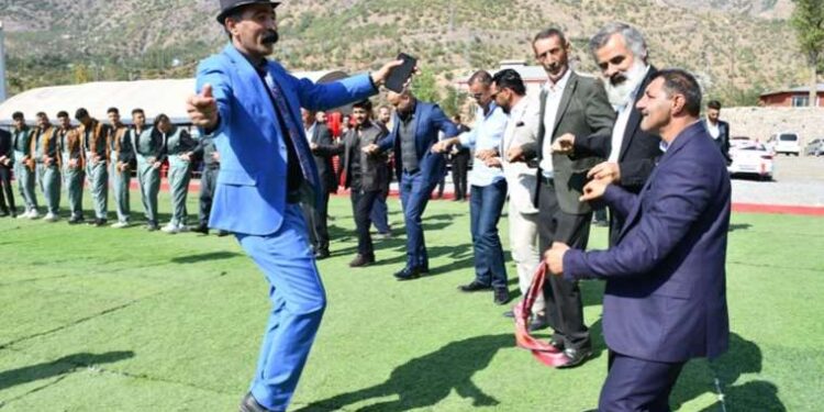 ‘Tıvorlu İsmail’ oğlunu evlendirdi: İki gün iki gece sürdü!