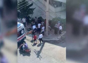 Silahını kemerine takmak isterken cinsel organını vurdu!