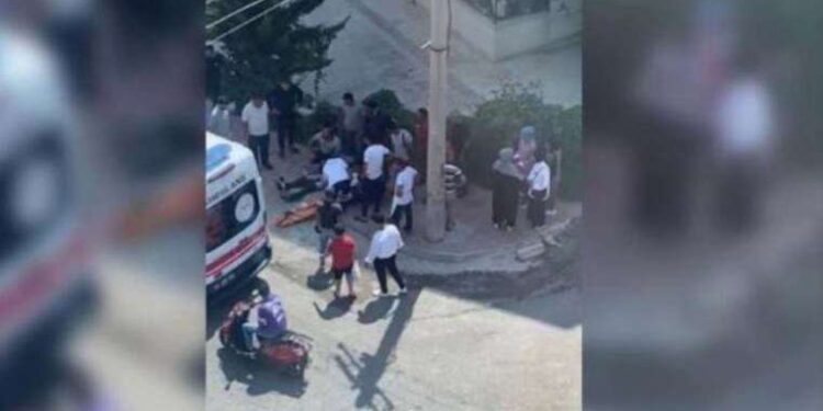 Silahını kemerine takmak isterken cinsel organını vurdu!