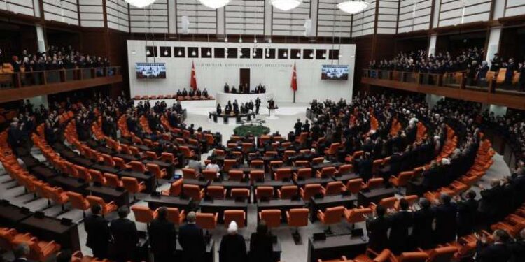 Erdoğan'ın seçim vaadiydi: 'Mülakat kaldırılsın' teklifi AKP-MHP oylarıyla reddedildi
