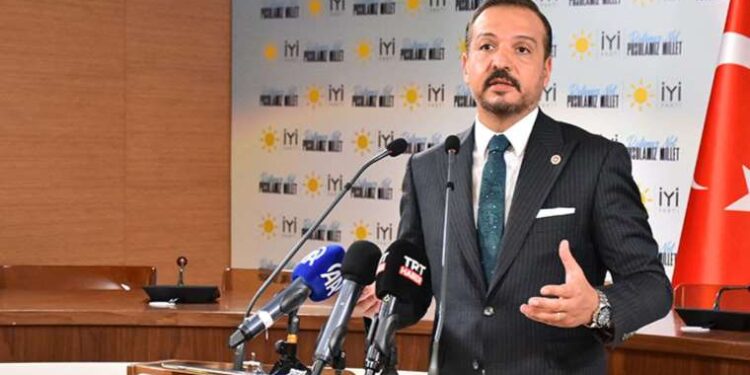 İYİ Partili Zorlu'dan Bakan Tekin'e 'tadilat' sorusu: Velilerden para alınıyor mu?