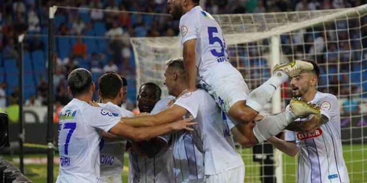 Trabzon'da nefes kesen maç! Çaykur Rizespor 17 yıl sonra güldü...