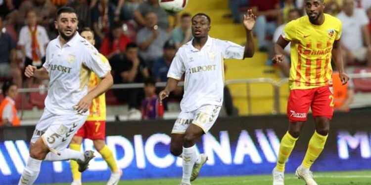 Kayserispor, Samsunspor'u 2-1 mağlup etti