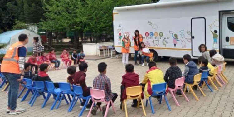 Öğrenciler bugün yeni öğretim yılına ekonomik krizin gölgesinde başlıyor: Aç karnına ders başı