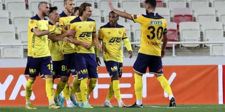 Ankaragücü deplasmanda Sivasspor'u 3 golle mağlup etti