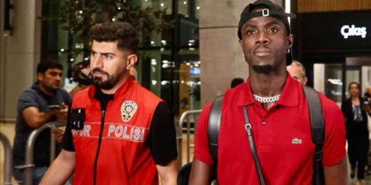 Beşiktaş'ın yeni transferi Eric Bailly, İstanbul'a geldi
