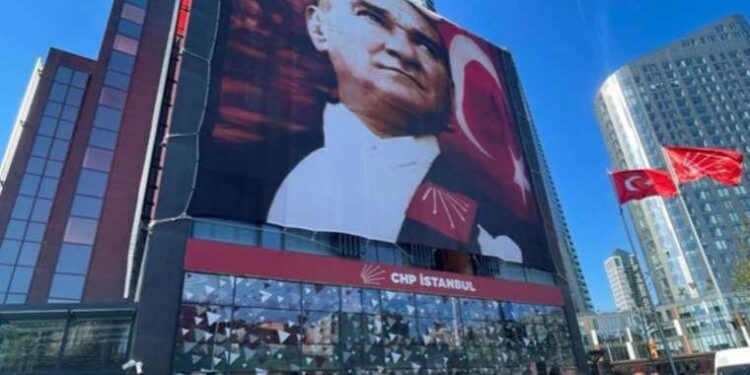 Adaylar netleşiyor: CHP İstanbul İl Başkanlığı için gözler Canpolat ve Sarıyar'da