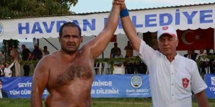 Mehmet Yeşil Yeşil başpehlivan oldu