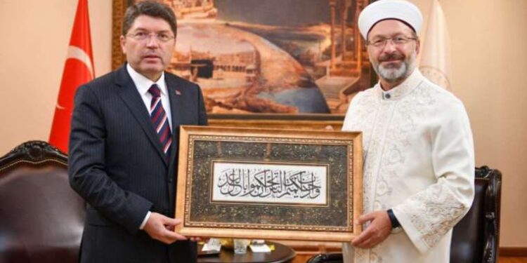 Açık alanda alkole ilk ceza kesildi