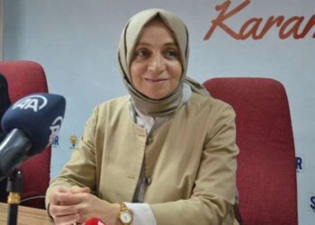 AKP'li Leyla Şahin Usta: Masaya çatalla ve bıçakla vuran öğrencilerin gözaltına alınmasını tasvip etmiyoruz