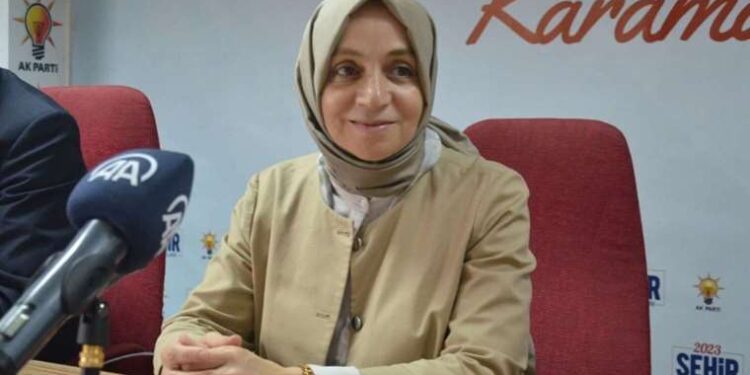 AKP'li Leyla Şahin Usta: Masaya çatalla ve bıçakla vuran öğrencilerin gözaltına alınmasını tasvip etmiyoruz