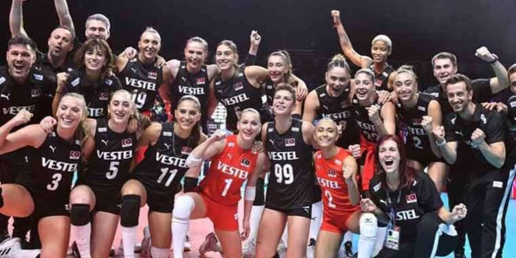 Dünyanın en güzel takımı! Filenin Sultanları yarı finalde...