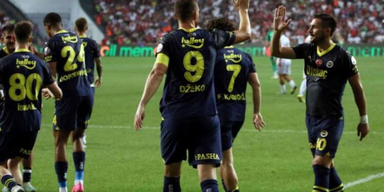 Fenerbahçe Samsun'dan 3 puanla dönüyor: Samsunspor 0-2 Fenerbahçe