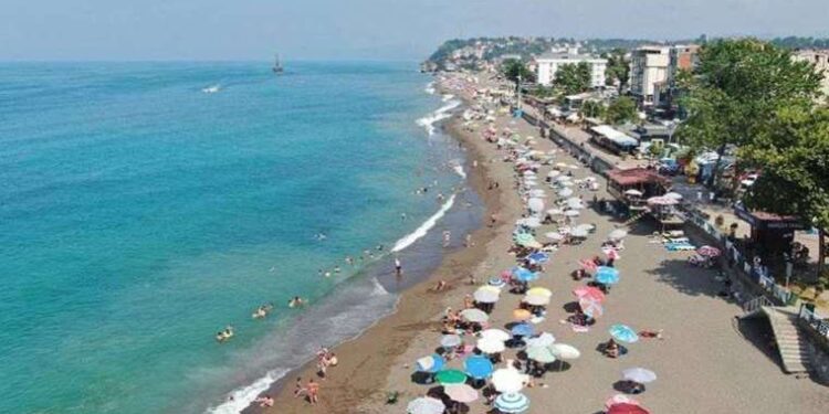 İzmir’de satırla annesini yaralayan kişi gözaltına alındı