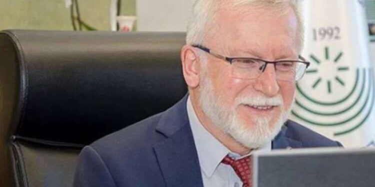 Atatürk’ün yerine kendi fotoğrafını koydu!