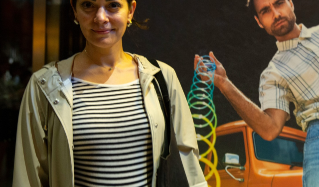 Oyuncu Hakan Kurtaş'ın tek kişilik oyunu sergilendi, ünlü isimler geceye akın etti