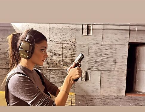 Oyunculuk performansından dolayı linç edilen Hande Erçel'in 1 yıldır özel dersler aldığı ortaya çıktı