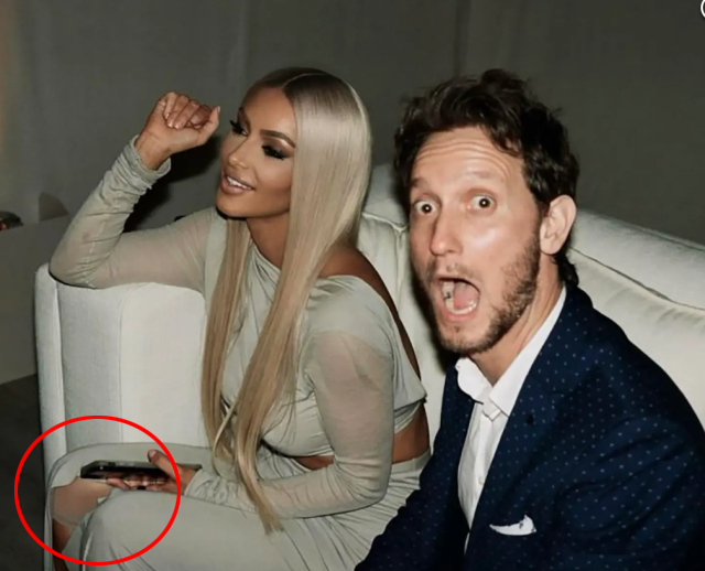 sekillendirici-korse-giyen-kim-kardashian-16211469_4380_m-1 Şekillendirici korse giyen Kim Kardashian paylaşımını anında kaldırdı! Takipçileri yorum yaparken acımadı