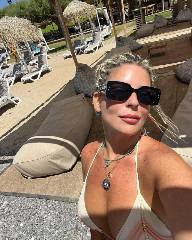 unlu-oyuncu-pelin-oztekin-ustsuz-pozunu-paylasti-16214895_1868_m Ünlü oyuncu Pelin Öztekin, üstsüz pozunu paylaştı