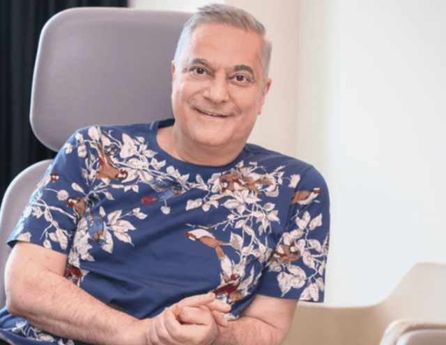 Ünlü şovmen Mehmet Ali Erbil yeni projesi için saçlarını boyattı
