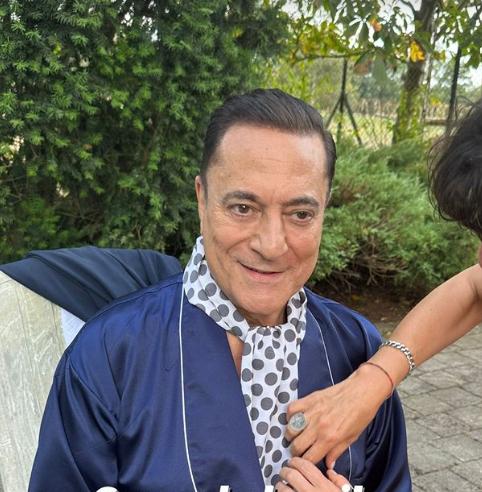 Ünlü şovmen Mehmet Ali Erbil yeni projesi için saçlarını boyattı
