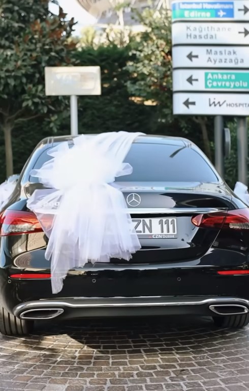 yeni-isi-icin-mal-varligini-satan-czn-burak-a-16368559_1056_m Yeni işi için mal varlığını satan CZN Burak'a Özbek hayranı araba hediye etti