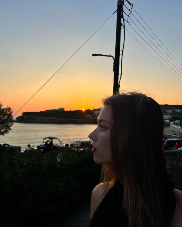 yunanistan-da-tatil-yapan-afra-saracoglu-nun-16227319_3870_m Yunanistan'da tatil yapan Afra Saraçoğlu'nun tanga bikinisiyle poz verdi