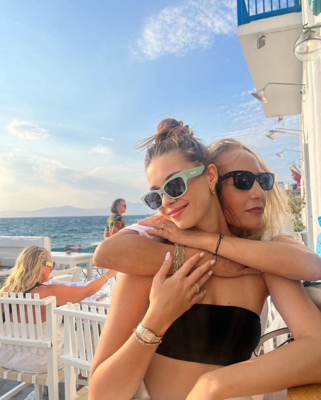 yunanistan-da-tatil-yapan-afra-saracoglu-nun-16227319_5785_m Yunanistan'da tatil yapan Afra Saraçoğlu'nun tanga bikinisiyle poz verdi