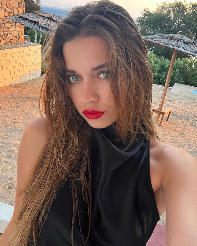 yunanistan-da-tatil-yapan-afra-saracoglu-nun-16227319_8531_m Yunanistan'da tatil yapan Afra Saraçoğlu'nun tanga bikinisiyle poz verdi