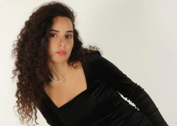 Özdenur Öztekin: Ekranların Parlayan Yıldızı