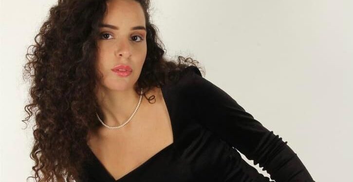 Özdenur Öztekin: Ekranların Parlayan Yıldızı