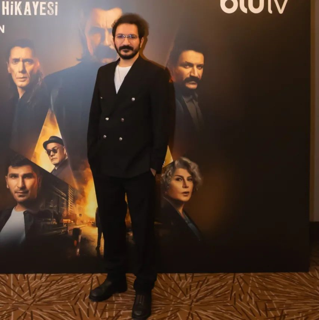 erdal-besikcioglu-kiziyla-ankara-oyun-havasiyla-16600519_5673_m Erdal Beşikçioğlu, kızıyla Ankara oyun havasıyla göbek attı