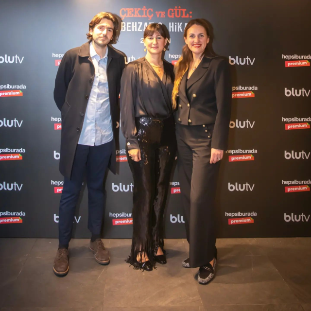 erdal-besikcioglu-kiziyla-ankara-oyun-havasiyla-16600519_6272_m Erdal Beşikçioğlu, kızıyla Ankara oyun havasıyla göbek attı