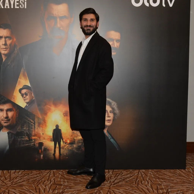 erdal-besikcioglu-kiziyla-ankara-oyun-havasiyla-16600519_7380_m Erdal Beşikçioğlu, kızıyla Ankara oyun havasıyla göbek attı