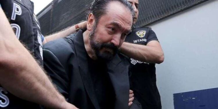 Bakan Fahrettin Koca’dan Kocaeli’de 3 doktorun hasta ve yakınlarınca darbedilmesine tepki