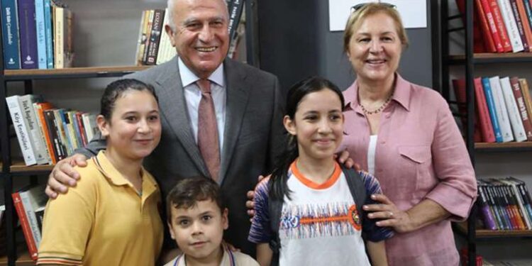 İzmir Şehir Kartı üzerinden öğrencilere eğitim yardımı