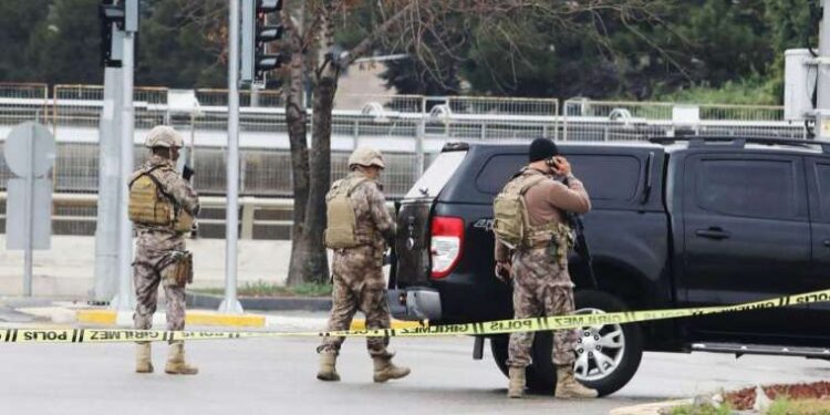 İngiliz sağlık yetkilisi: Covid henüz mevsimsel bir seyir izlemiyor, bizi şaşırtmaya devam edecek