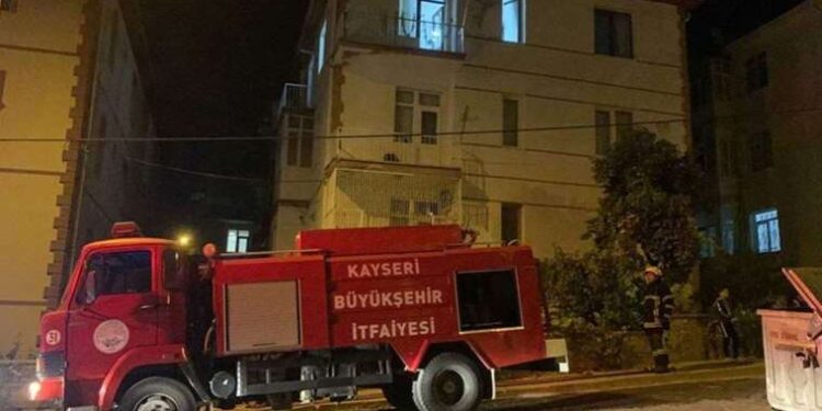 Kartal’da korkunç kaza… Motosiklet ile çarpışan otomobilin sürücüsü, aracını bırakıp kaçtı