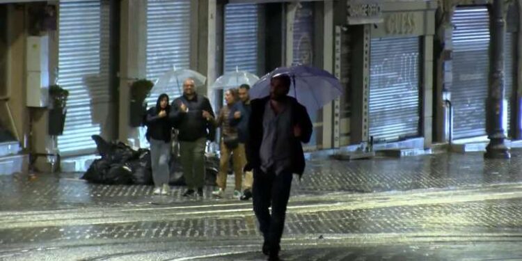 Düğün magandalarına ‘silah atılmaması’ uyarısı yapan polislere taşlı, şişeli saldırı: 4 polis yaralandı!