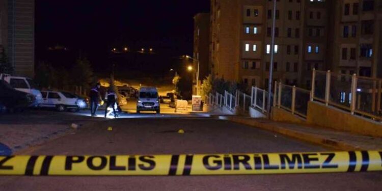 Kilis’te yüksek sesli müzik ihbarına giden polislere ‘sıcak su’ atıldı: 2’si polis 4 kişi yaralandı