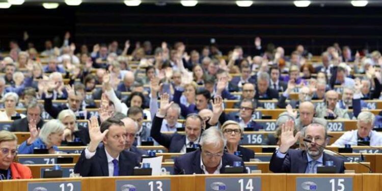 Mersin’de depremzedeleri ‘kiralık ev’ vaadiyle dolandırdılar: 13 zanlıya operasyon