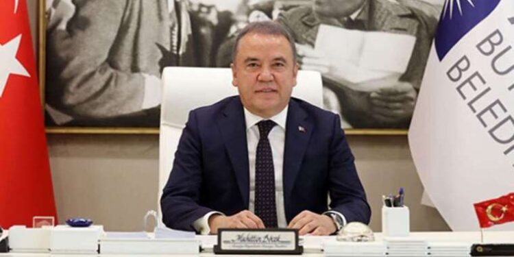 Biden, hükümetin kapanmasını önleyecek geçici bütçe tasarısını imzaladı