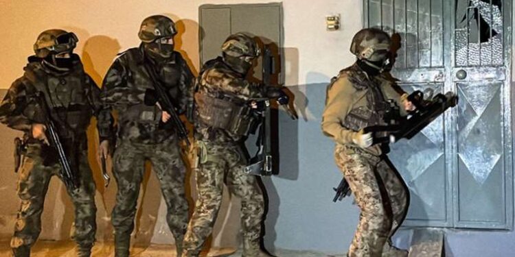 Son Dakika: Bitlis’te, polis memuru silah kazası sonucu şehit oldu