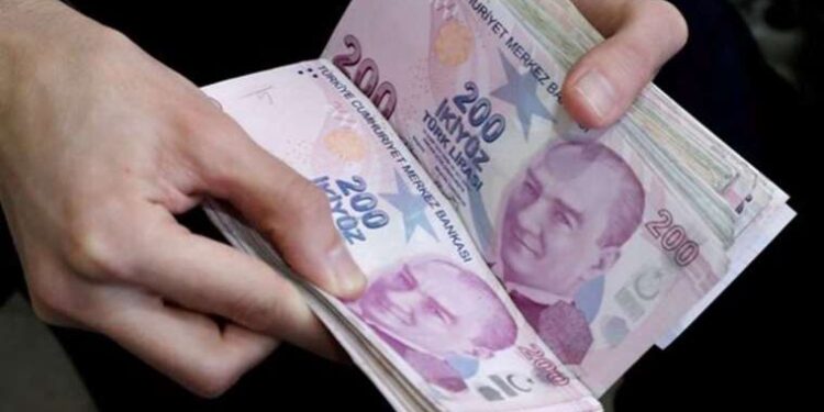 Adana’da bir baba, bebeğinin özel bölgelerine dokunan yaşlı adamı hastanelik etti