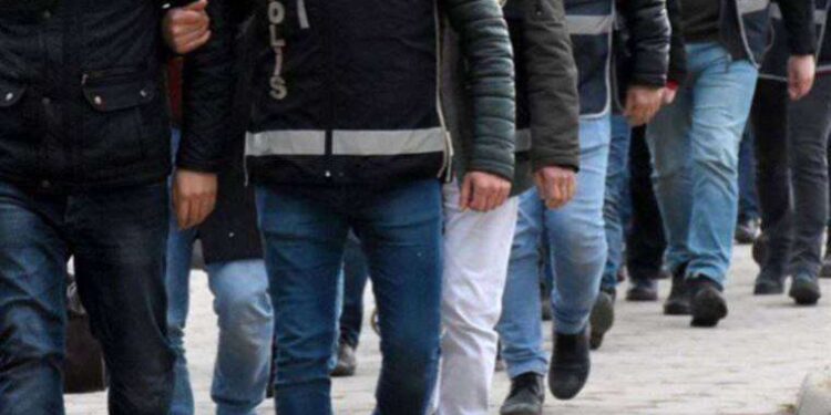 İzmir’de bitkisel yağ üretimi yapan fabrikada yangın!