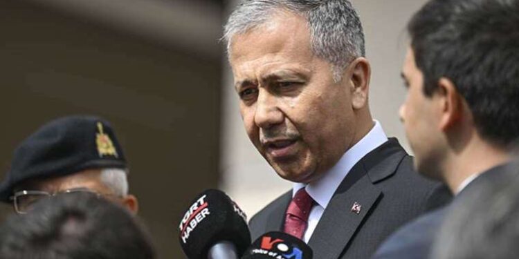 Alper Gezmiş, Adana’dan Hatay’a 14 saat 58 dakikada yüzdü!