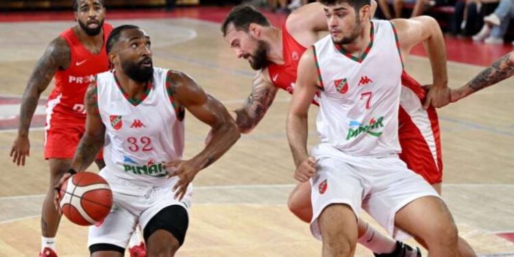 İskenderun’da ‘tanımlamayan cisim’ paniği: Denizin üzerine düştüğü anlar kamerada