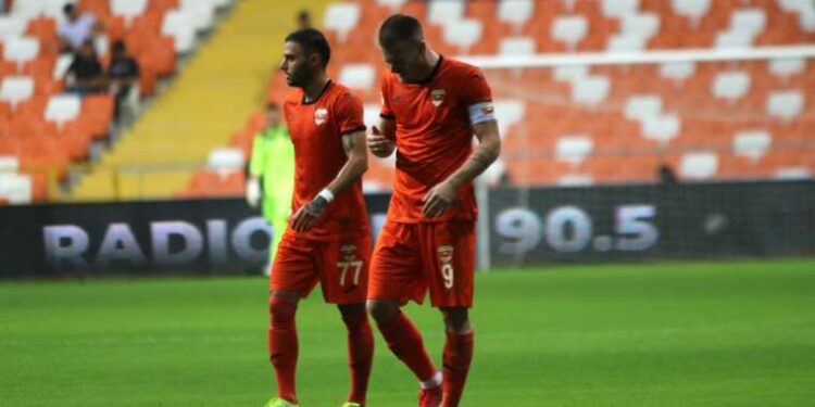 Abercrombie’nin eski CEO’su Mike Jeffries, özel seks partilerinde erkeklerin istismar edilmesiyle suçlanıyor