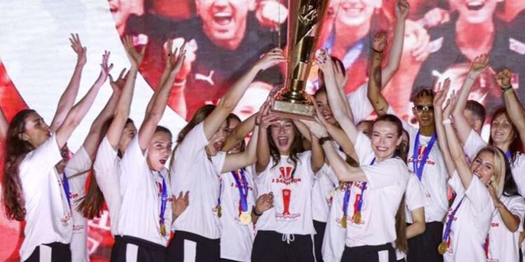 TV yayın akışı 15 Eylül Cuma! Hangi kanalda ne var, günün filmleri ve dizileri neler?